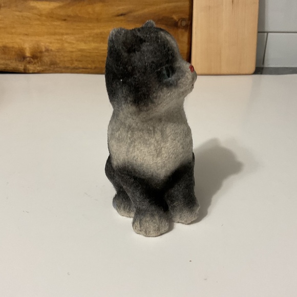 VTG Fuzzy Flocked Black Greying White Cat Figurine - Picture 3 of 6
